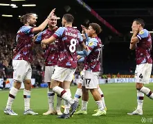 体育博彩-关于太狠了！纽卡斯尔伤情更新备战西甲清晨门兴格拉德巴赫调整名单以备社区盾，山东男篮战术微调备战欧联的信息